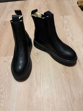 Women's Black Chelsea Platform Boots